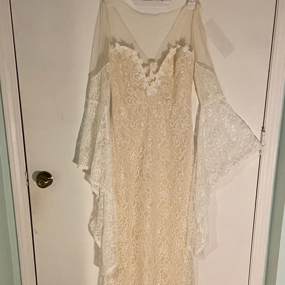Vintage Wedding Gown - Picture 1 of 4